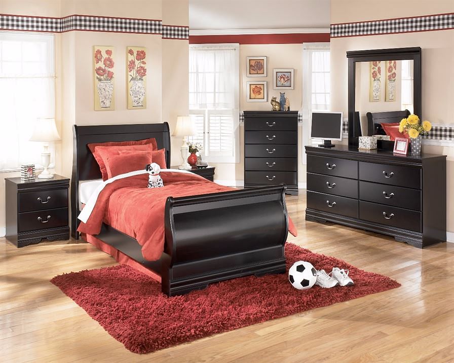 Ashley Furniture - Huey Vinyeard Twin Sleigh Bed