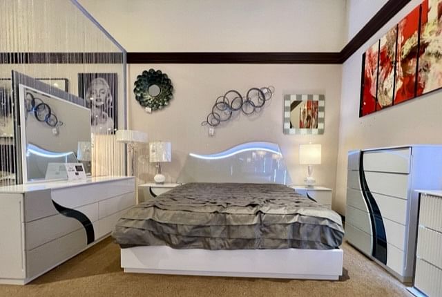 Florence Bedroom Set in Queen Size