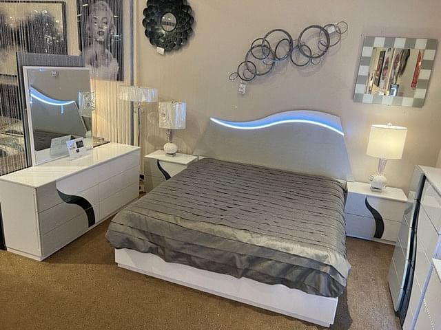 Florence Bedroom Set in Queen Size