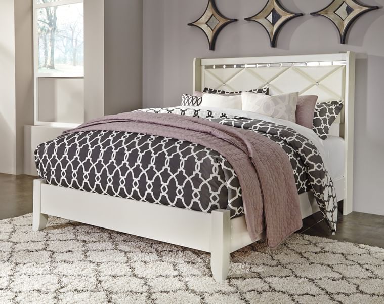 Dreamer Queen Poster Bed