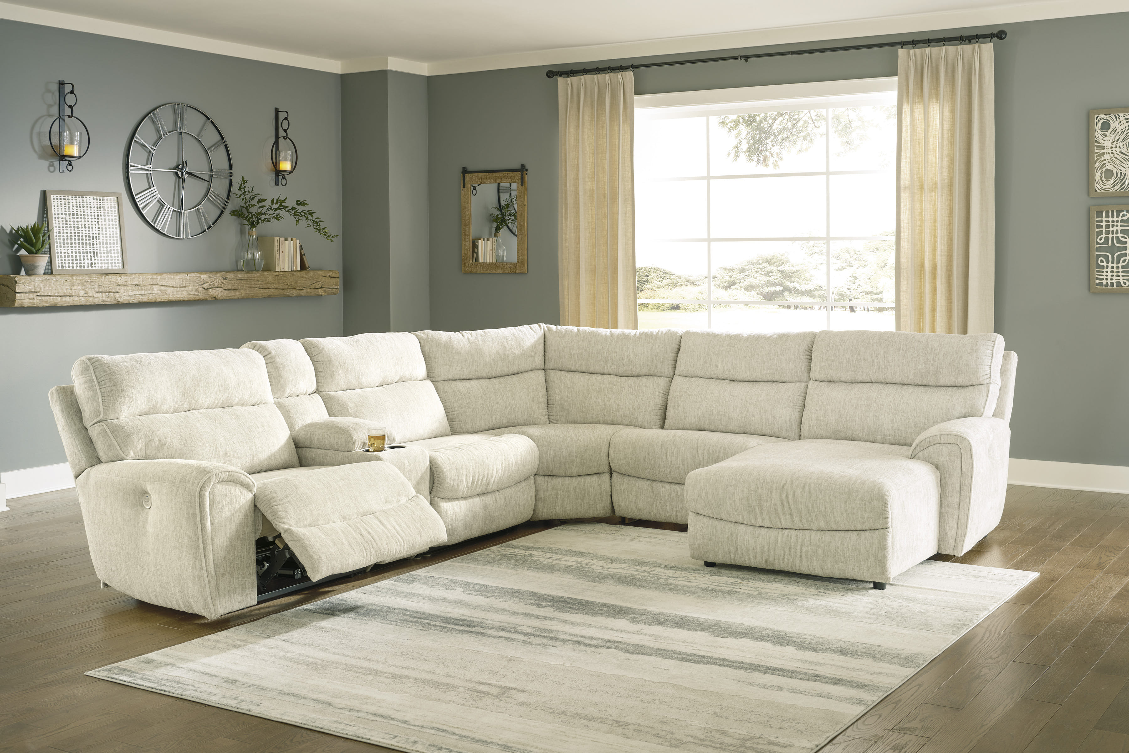 SUPER SALE!!!!! Critic's Corner 6-Piece Power Reclining Sectional