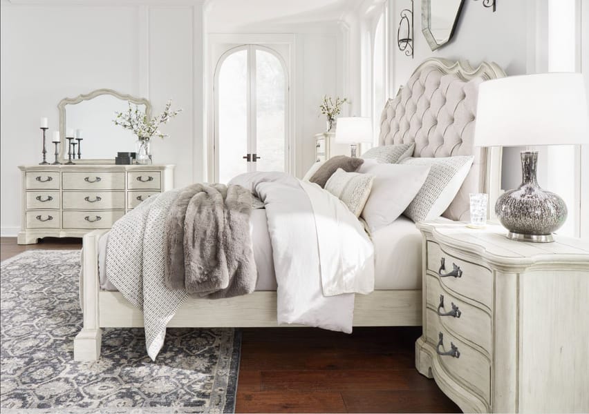 Arlendyne Bedroom Set - Queen Bed, Dresser and Mirror