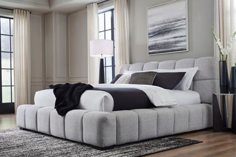 Grendusk King Upholstered Bed