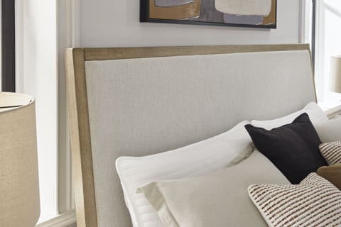 Tomtyn Queen Upholstered Bed