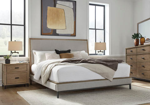 Tomtyn King Upholstered Bed
