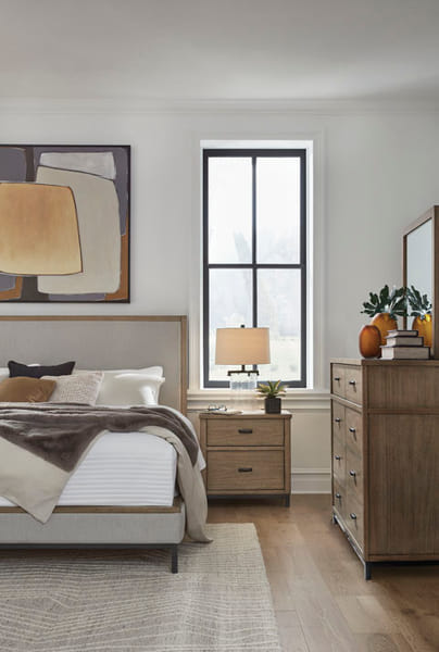 Tomtyn King Upholstered Bed