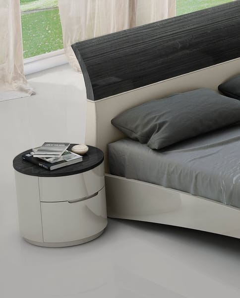 AMSTERDAM QUEEN BEDROOM SET – QUEEN BED, CHEST & MIRROR