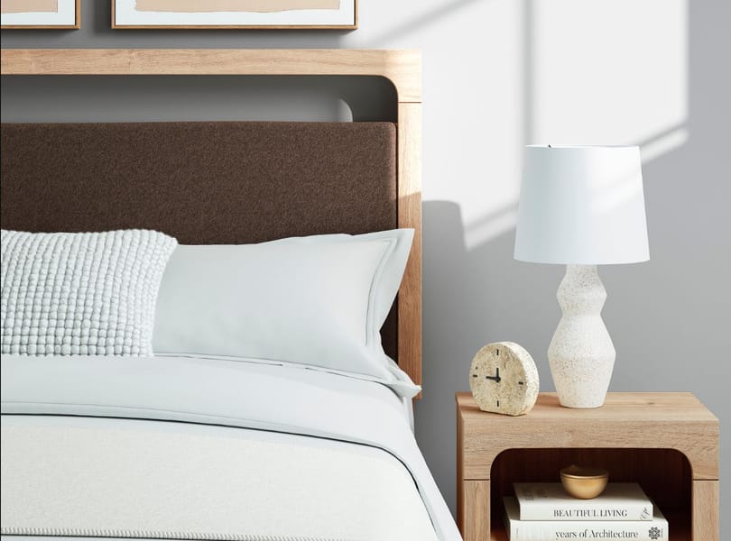 KINLANNI QUEEN UPHOLSTERED PANEL BED