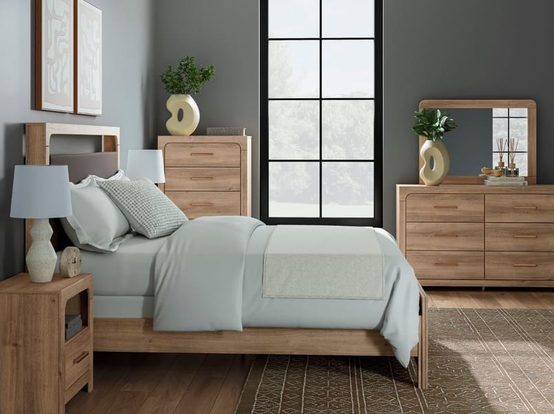 KINLANNI QUEEN UPHOLSTERED PANEL BED