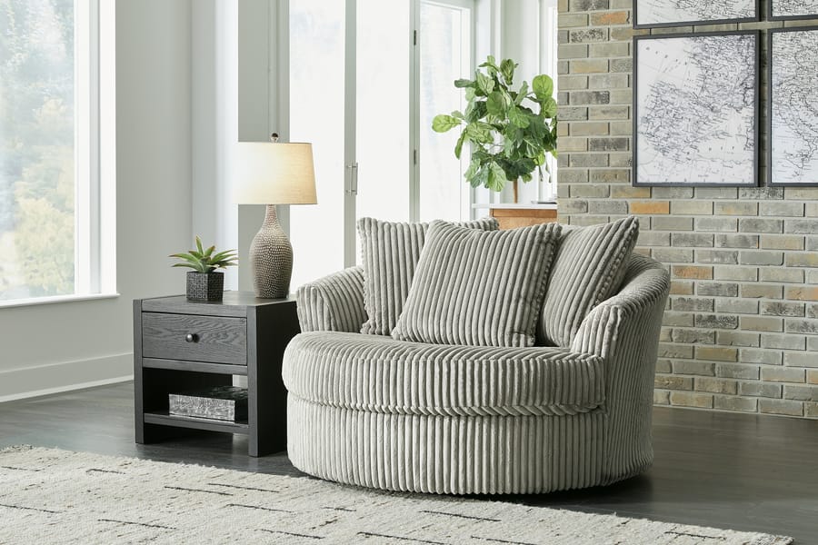 Ashley Living Room Lindyn Oversized Swivel Accent Chair 2110521
