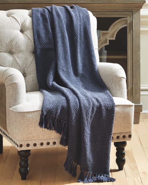 Ashley Bedroom Yasmin Throw A1000740T