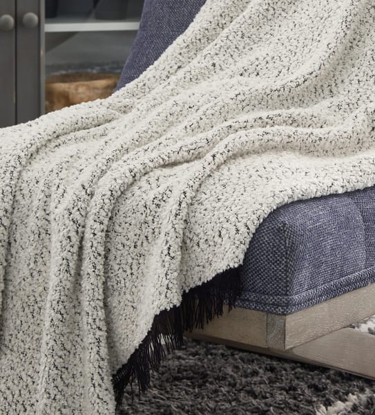 Ashley Bedroom Leonita Throw A1000769T