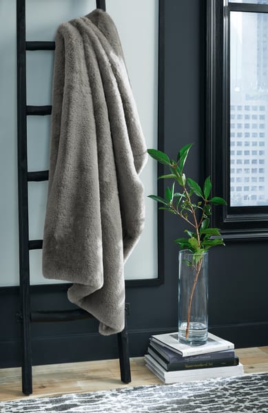 Ashley Bedroom Gariland Throw (Set of 3) A1000914