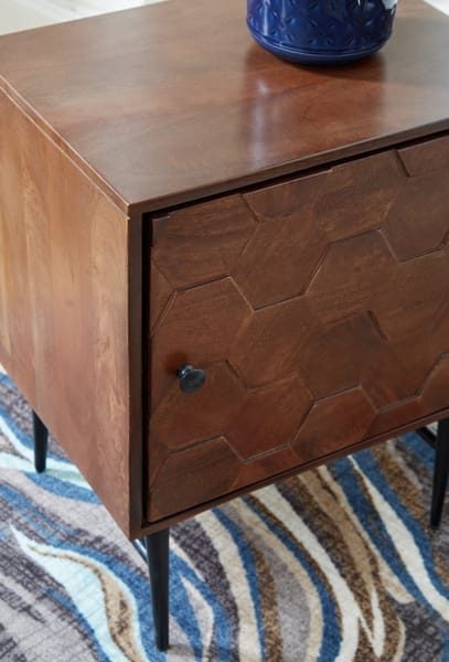Ashley Living Room Dorvale Accent Cabinet A4000264