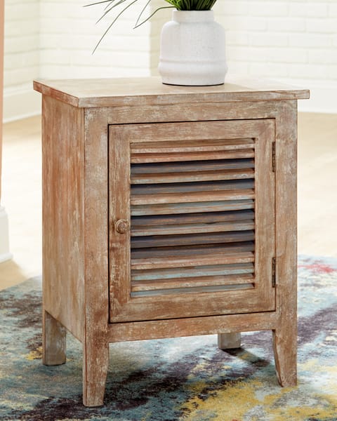 Ashley Living Room Hannesboro Accent Cabinet A4000322