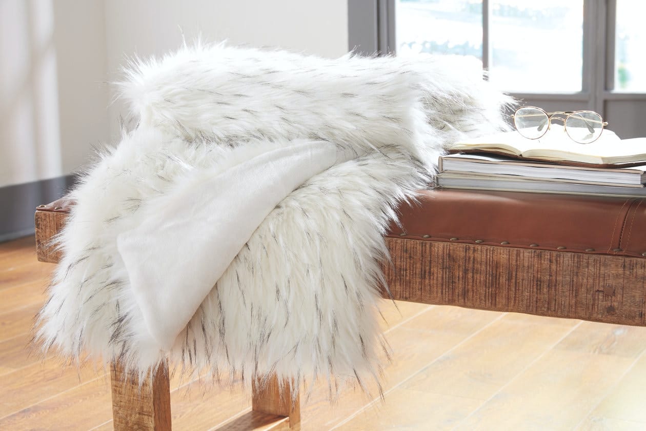 Ashley Bedroom Calisa Throw A1000757T