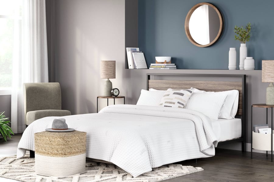Ashley Bedroom Queen Platform Bed B024-81