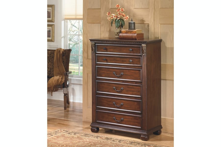 Ashley Bedroom Leahlyn Chest of Drawers B526-46