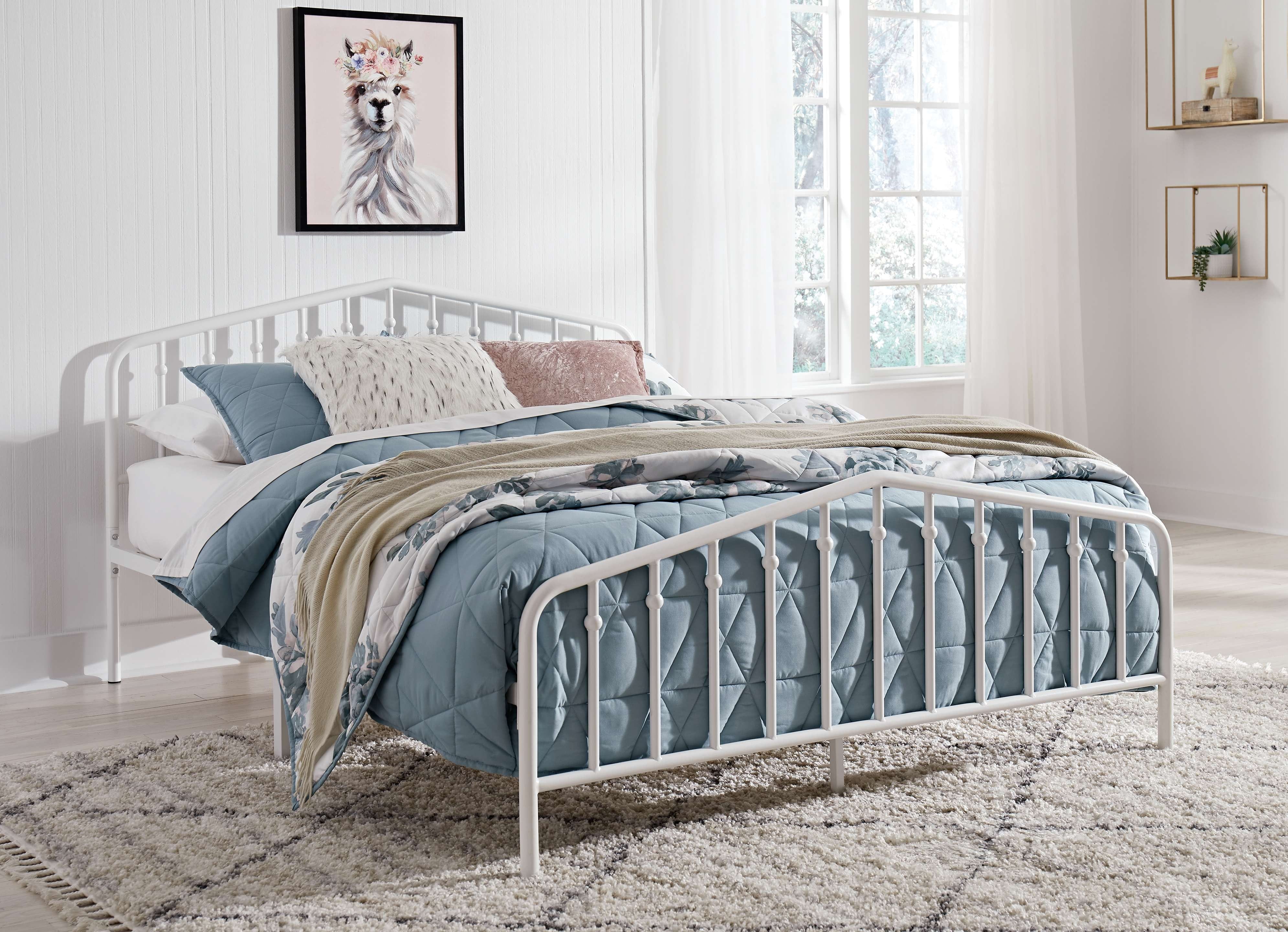 Ashley Bedroom Queen Metal Bed B076-681