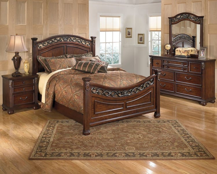 Ashley Bedroom Dresser and Mirror B526-31-36