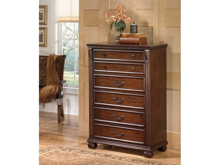 Ashley Bedroom Leahlyn Chest of Drawers B526-46