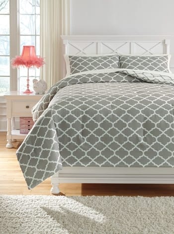 Ashley Youth Media 3-Piece Full Comforter Set Q790...