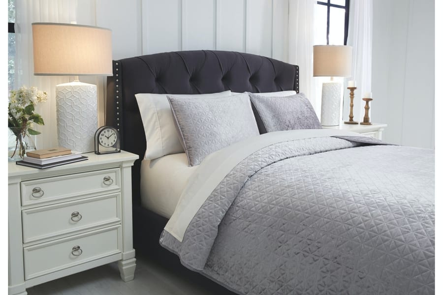 Ashley Bedroom Maryam 3-Piece Queen Coverlet Set Q350003Q