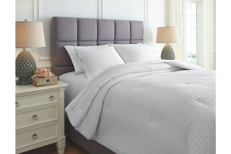 Ashley Bedroom Maurilio 3-Piece King Comforter Set Q781003K
