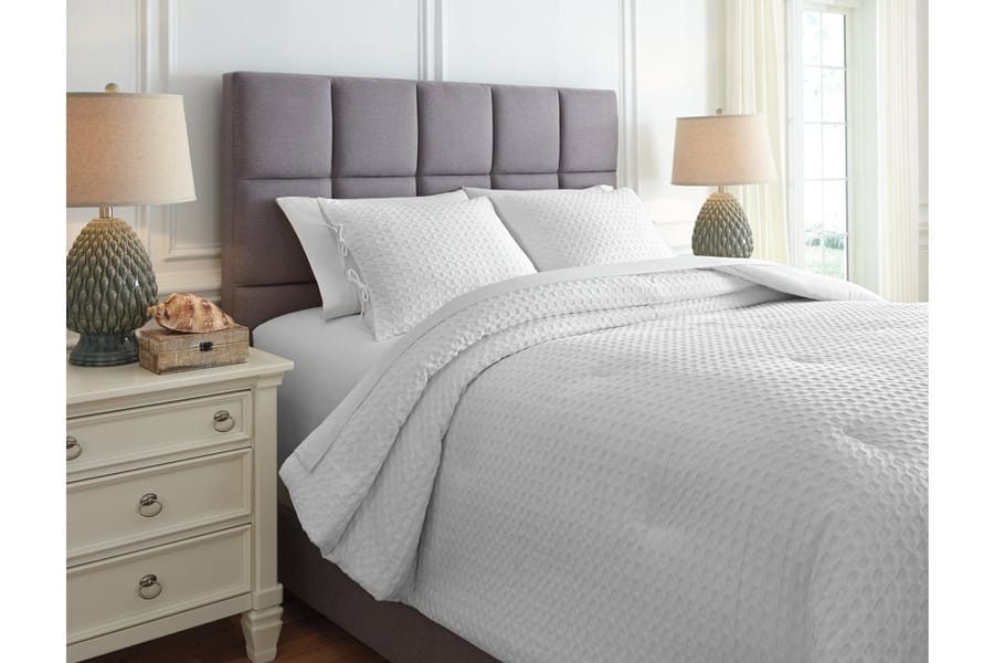 Ashley Bedroom Maurilio 3-Piece Queen Comforter Set Q781003Q