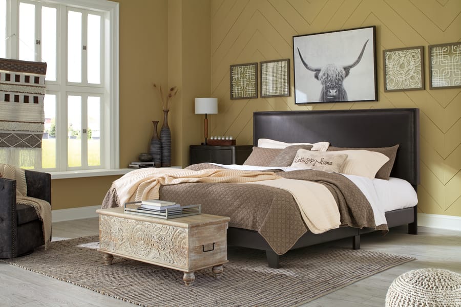 Ashley Bedroom Mesling King Upholstered Bed B091-082