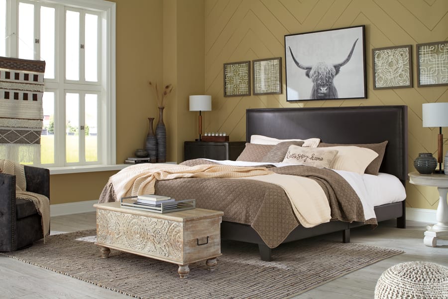 Ashley Bedroom Mesling King Upholstered Bed B091-082