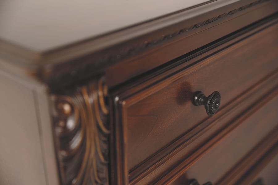 Ashley Bedroom Leahlyn Chest of Drawers B526-46