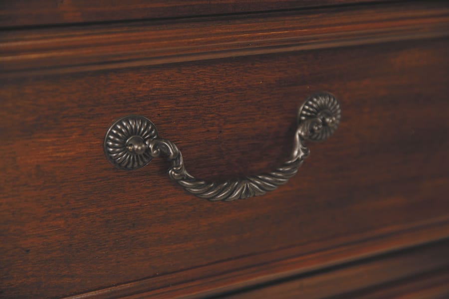 Ashley Bedroom Leahlyn Chest of Drawers B526-46