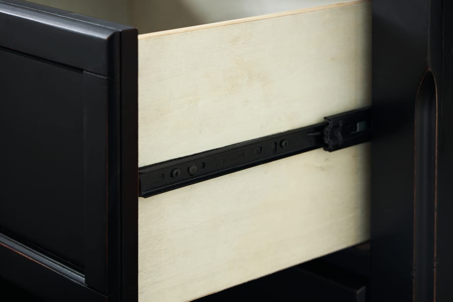 Ashley Bedroom Chylanta Chest of Drawers B739-46