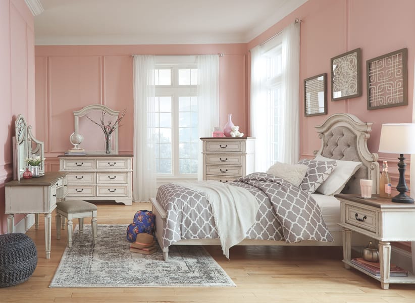 Ashley Bedroom Realyn Chest of Drawers B743-45