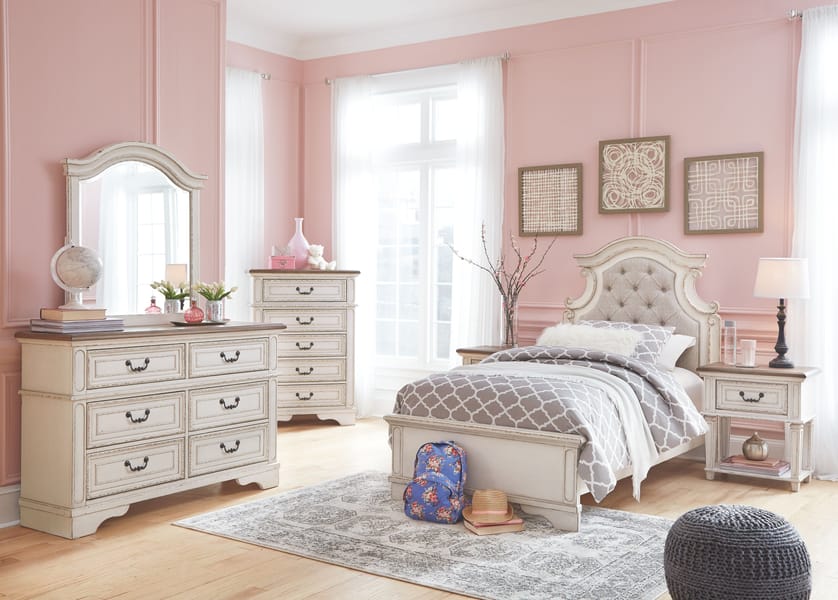 Ashley Bedroom Realyn Chest of Drawers B743-45