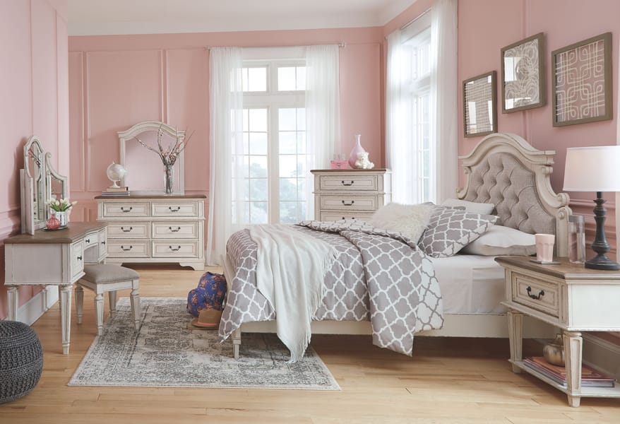 Ashley Bedroom Realyn Chest of Drawers B743-45