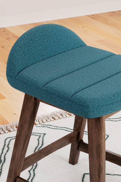 Ashley Bar and Game Room Lyncott Counter Height Bar Stool D615-324