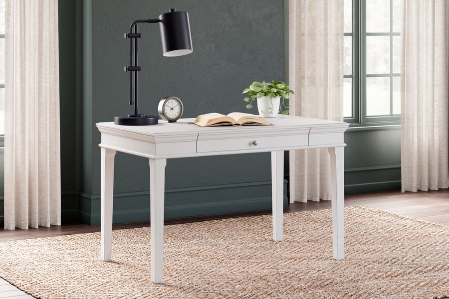 Ashley Home Office Kanwyn 48" Home Office Desk H777-10