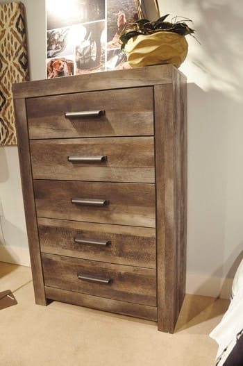 Ashley Bedroom Wynnlow Chest of Drawers B440-46