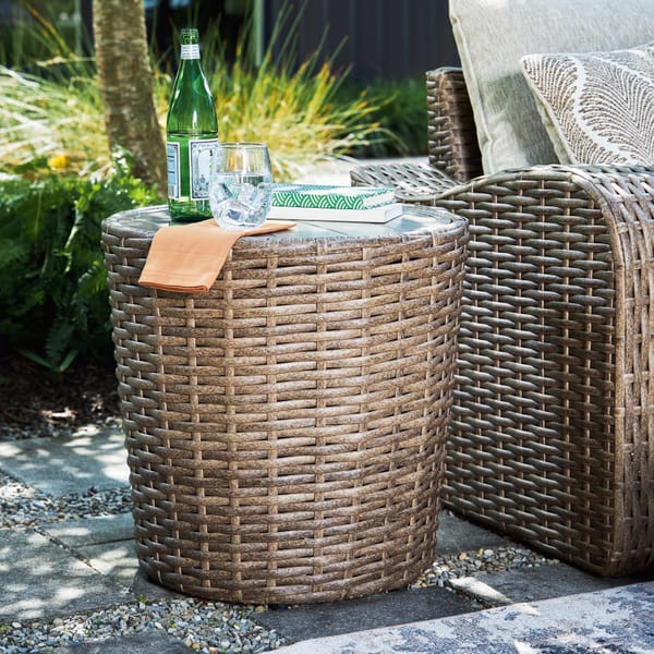 Ashley Outdoor/Patio Sandy Bloom Outdoor End Table P507-706