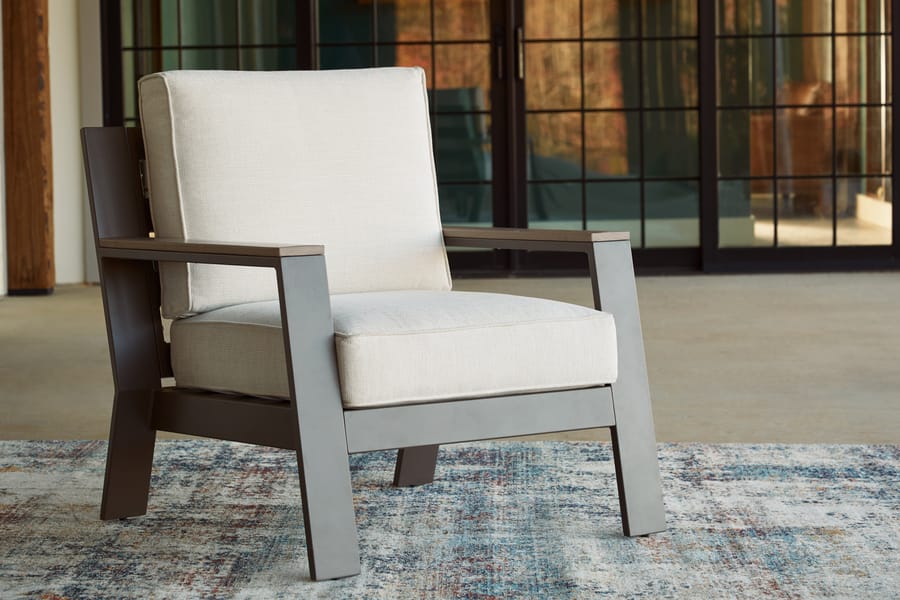 Ashley Outdoor/Patio Tropicava Outdoor Lounge Chair with Cushion P514-820