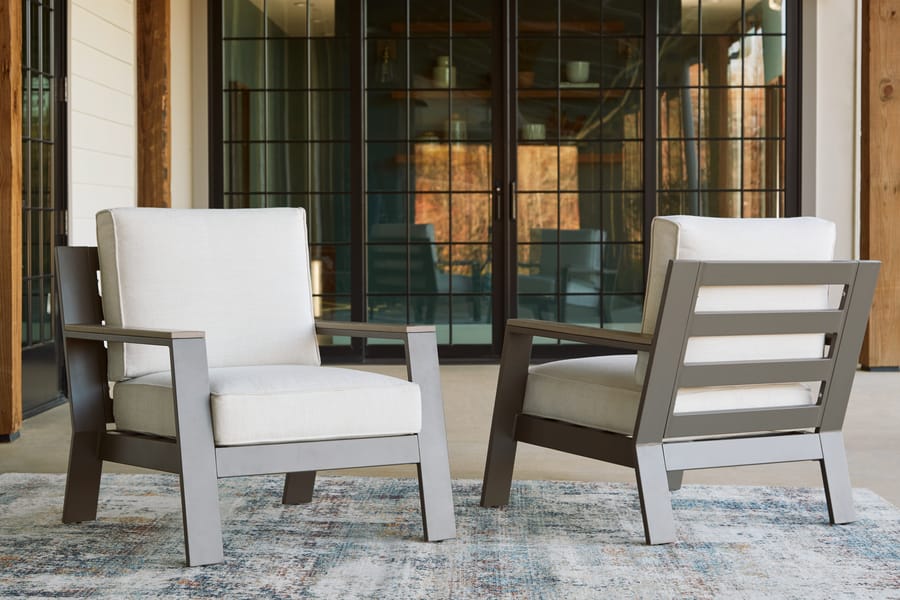 Ashley Outdoor/Patio Tropicava Outdoor Lounge Chair with Cushion P514-820