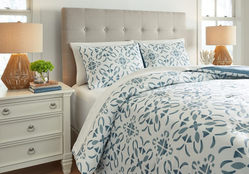 Ashley Bedroom Adason Queen Comforter Set Q371003Q