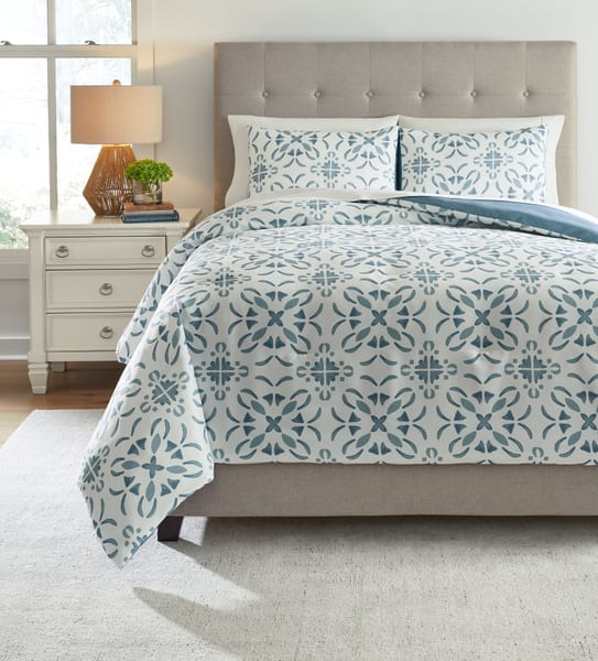 Ashley Bedroom Adason Queen Comforter Set Q371003Q