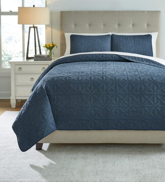 Ashley Bedroom Guslea Queen Coverlet Set Q373003Q