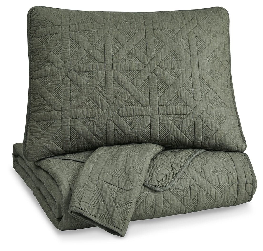 Ashley Bedroom Guslea Queen Coverlet Set Q373013Q