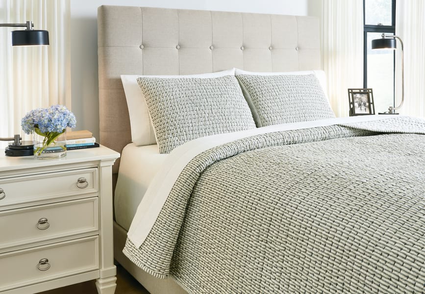 Ashley Bedroom Doralia King Coverlet Set Q487003K