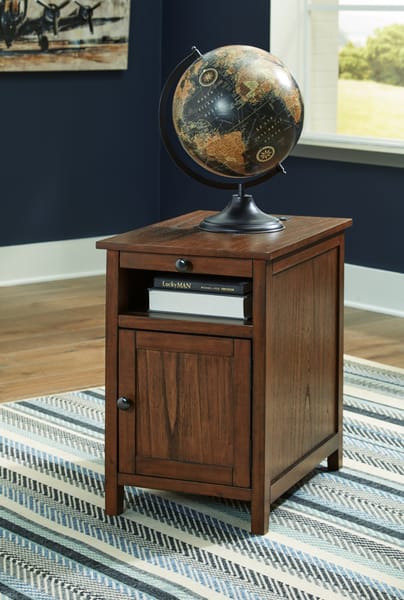 Treytown Chairside End Table in Warm Brown