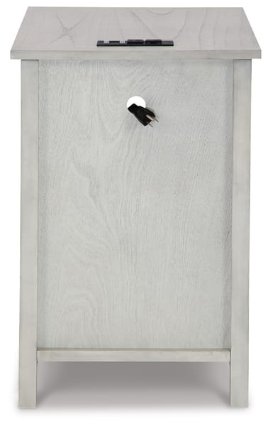 Treytown Chairside End Table in Whitewashed